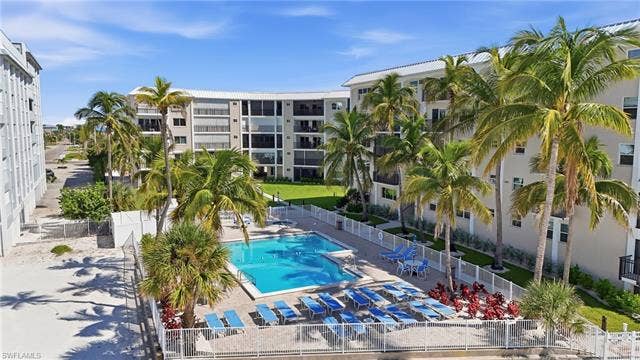 2580 Estero Blvd, #15, Fort Myers Beach, FL 33931 Aerial shot of grounds
