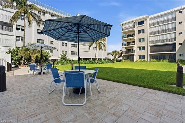 2580 Estero Blvd, #15, Fort Myers Beach, FL 33931 Beautiful grounds of Estero Beach Club