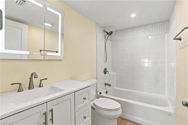 2580 Estero Blvd, #15, Fort Myers Beach, FL 33931 Primary bathroom with tub/shower combo