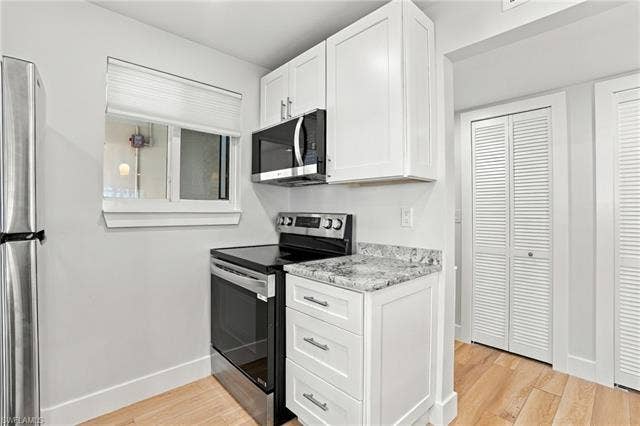 2580 Estero Blvd, #15, Fort Myers Beach, FL 33931 Beautifully renovated kitchen