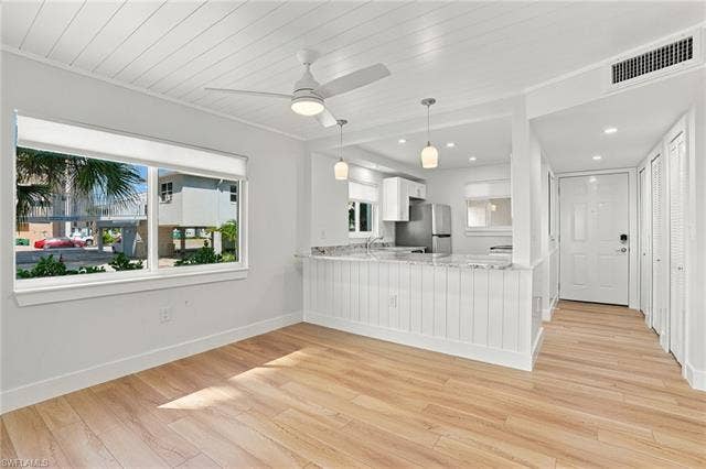 2580 Estero Blvd, #15, Fort Myers Beach, FL 33931 Kitchen/dining space