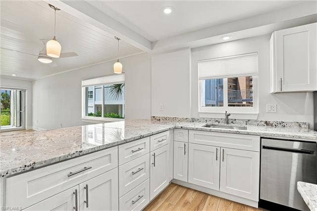 2580 Estero Blvd, #15, Fort Myers Beach, FL 33931 Beautifully renovated kitchen