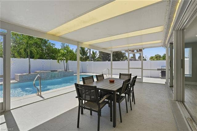 310 Madison Ct, Fort Myers Beach, FL 33931 Outdoor screened lanai
