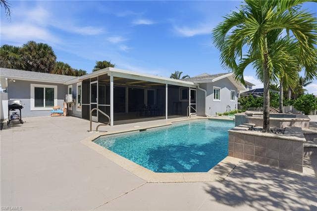 310 Madison Ct, Fort Myers Beach, FL 33931 Sparkling pool and large outdoor area - perfect for entertaining