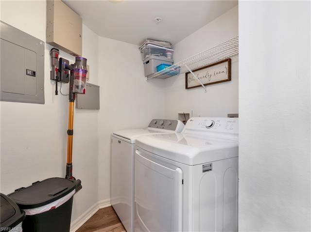 8659 River Homes Ln, #1202, Bonita Springs, FL 34135 Walk-in laundry room