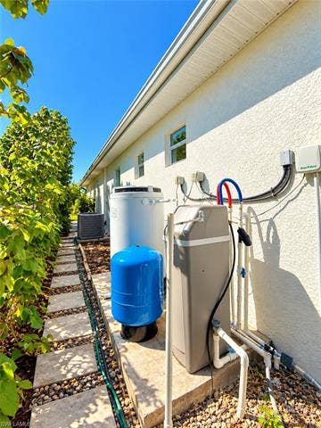 2469 NE 29th Ave, Naples, FL 34120 2469 NE 29th Ave, Naples, FL 34120