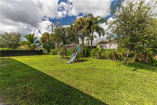 1219 10th St, Cape Coral, FL 33991 1219 10th St, Cape Coral, FL 33991