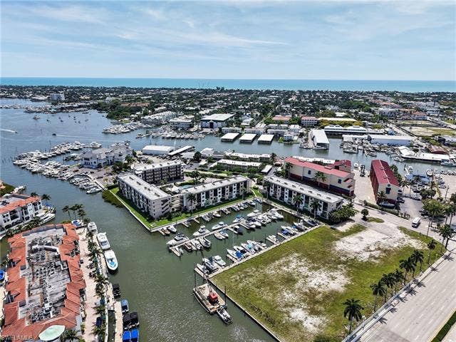 801 River Point Dr, #203, Naples, FL 34102 801 River Point Dr, #203, Naples, FL 34102