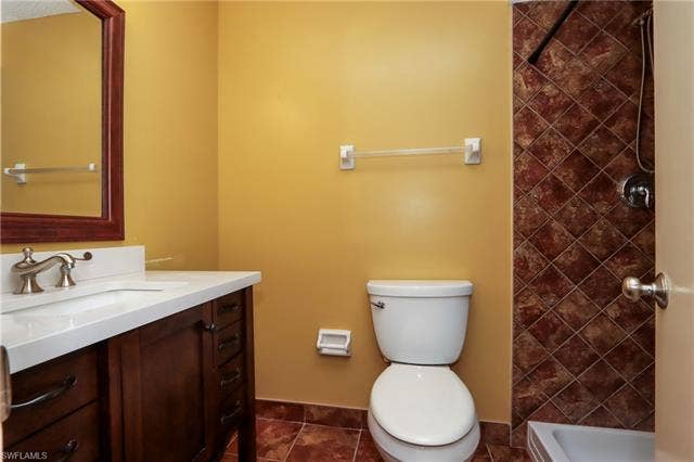 25484 Cockleshell Dr, #901, Bonita Springs, FL 34135 Full bath with vanity and tiled shower