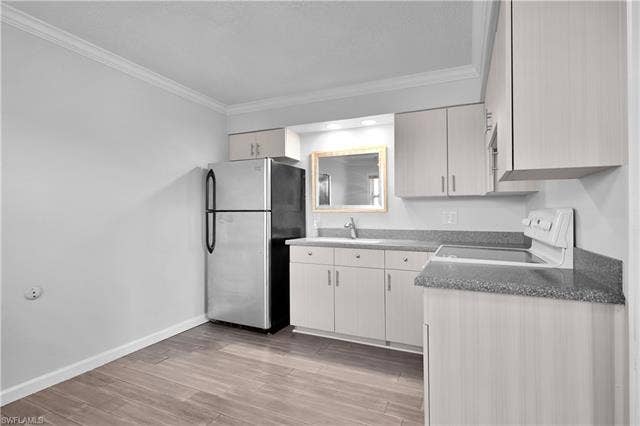 6777 Winkler Rd, #268, Fort Myers, FL 33919 Updated Kitchen