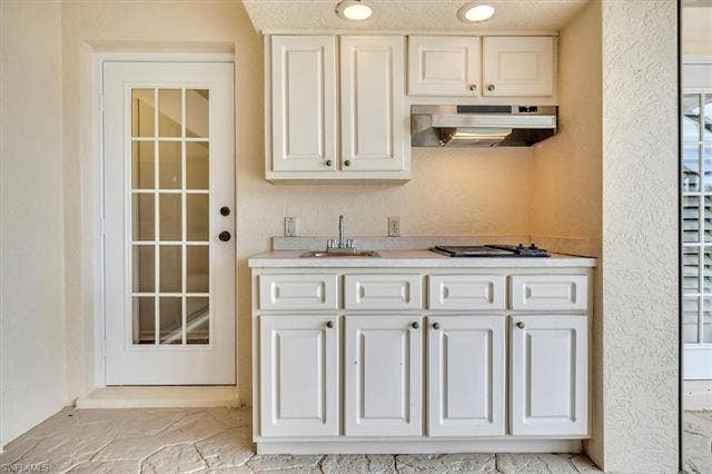 11543 Tanager Ct, Naples, FL 34119 outdoor grill area