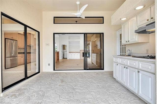 11543 Tanager Ct, Naples, FL 34119 Outdoor Grill area
