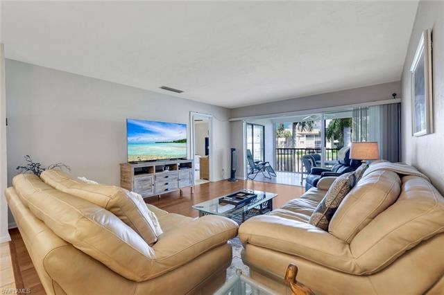 960 Palm View Dr, #209, Naples, FL 34110 960 Palm View Dr, #209, Naples, FL 34110