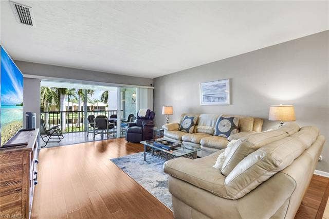 960 Palm View Dr, #209, Naples, FL 34110 960 Palm View Dr, #209, Naples, FL 34110