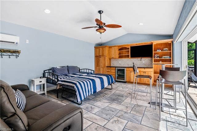 36 5th St, Bonita Springs, FL 34134 guest suite