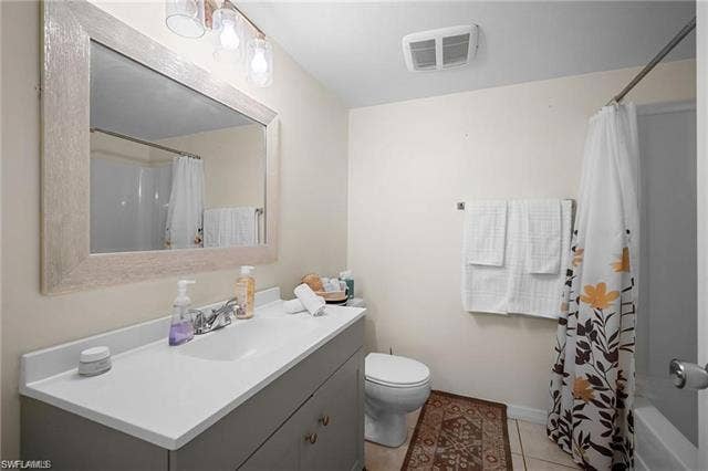 144 E Cypress Way, #707, Naples, FL 34110 144 E Cypress Way, #707, Naples, FL 34110
