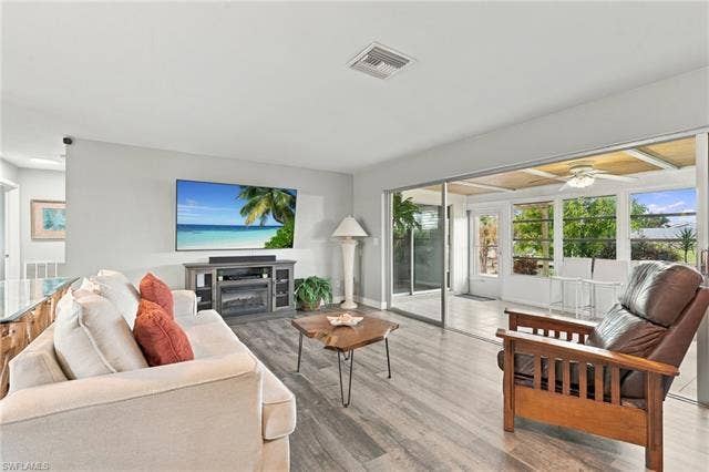 2816 18th Ave, Cape Coral, FL 33904 Wood-finish flooring throughout