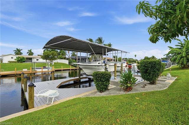2816 18th Ave, Cape Coral, FL 33904 20k lb covered boat lift. Dock has water, electric, lighting and a submersible fish light.