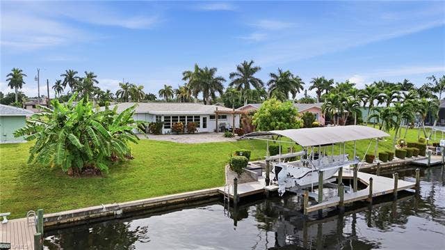 2816 18th Ave, Cape Coral, FL 33904 Gulf access home with new 20k lb covered boat lift