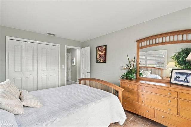 2816 18th Ave, Cape Coral, FL 33904 Light-toned wall paint throughout