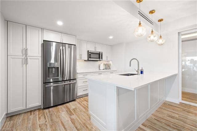 1977 N Gulf Shore Blvd, #504, Naples, FL 34102 community room kitchen