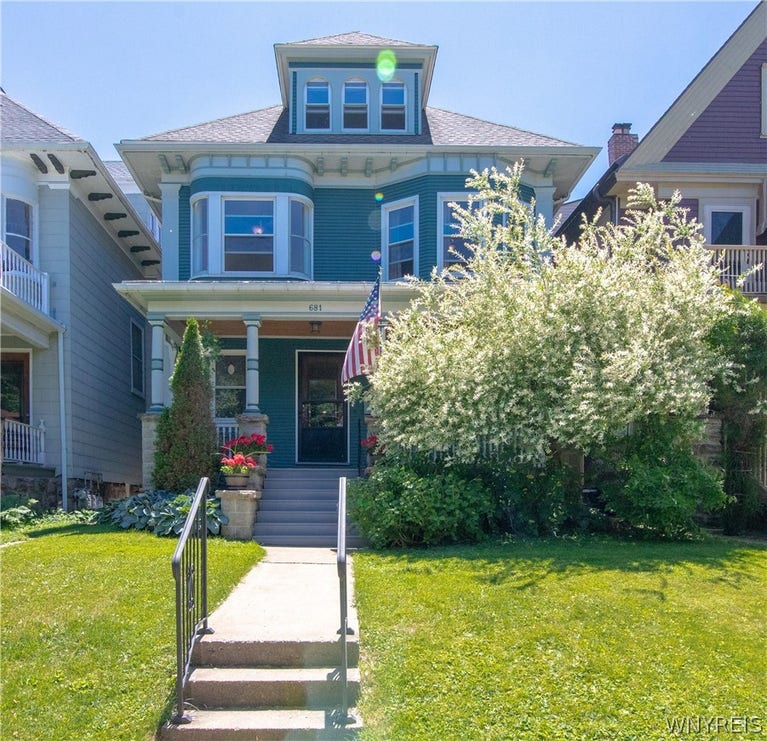 Carolyn Hoyt Stevens, Realtor