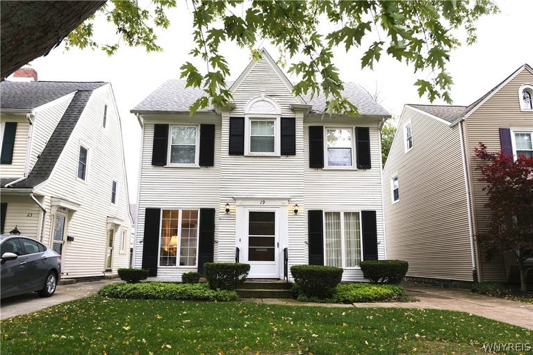 Carolyn Hoyt Stevens, Realtor