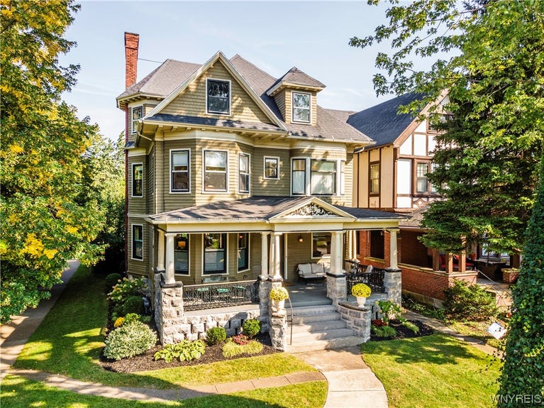 Carolyn Hoyt Stevens, Realtor
