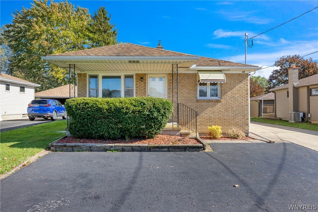 69 Banner Avenue, Lancaster, NY 14086