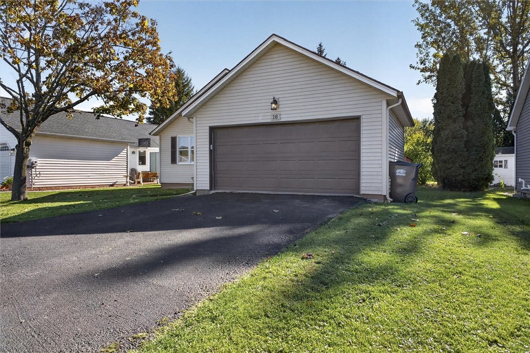 16 Olivia Circle, Greece, NY 14626