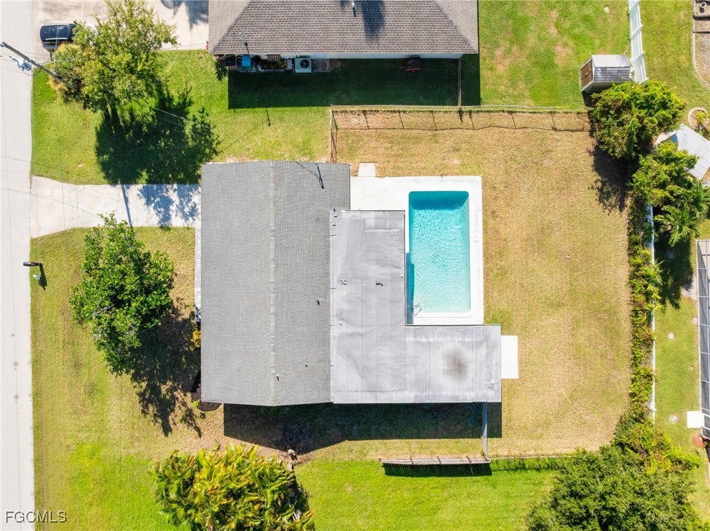 2514 SE 26th Avenue, Cape Coral, FL 33904 Bird's eye view of a pool