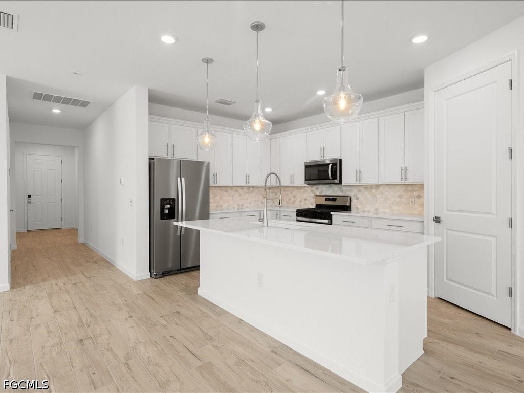 18262 Parksville Drive, Estero, FL 33928 18262 Parksville Drive, Estero, FL 33928