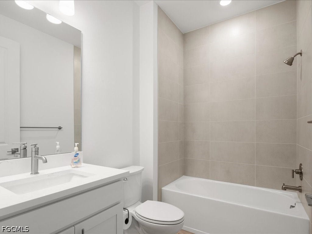 18262 Parksville Drive, Estero, FL 33928 18262 Parksville Drive, Estero, FL 33928