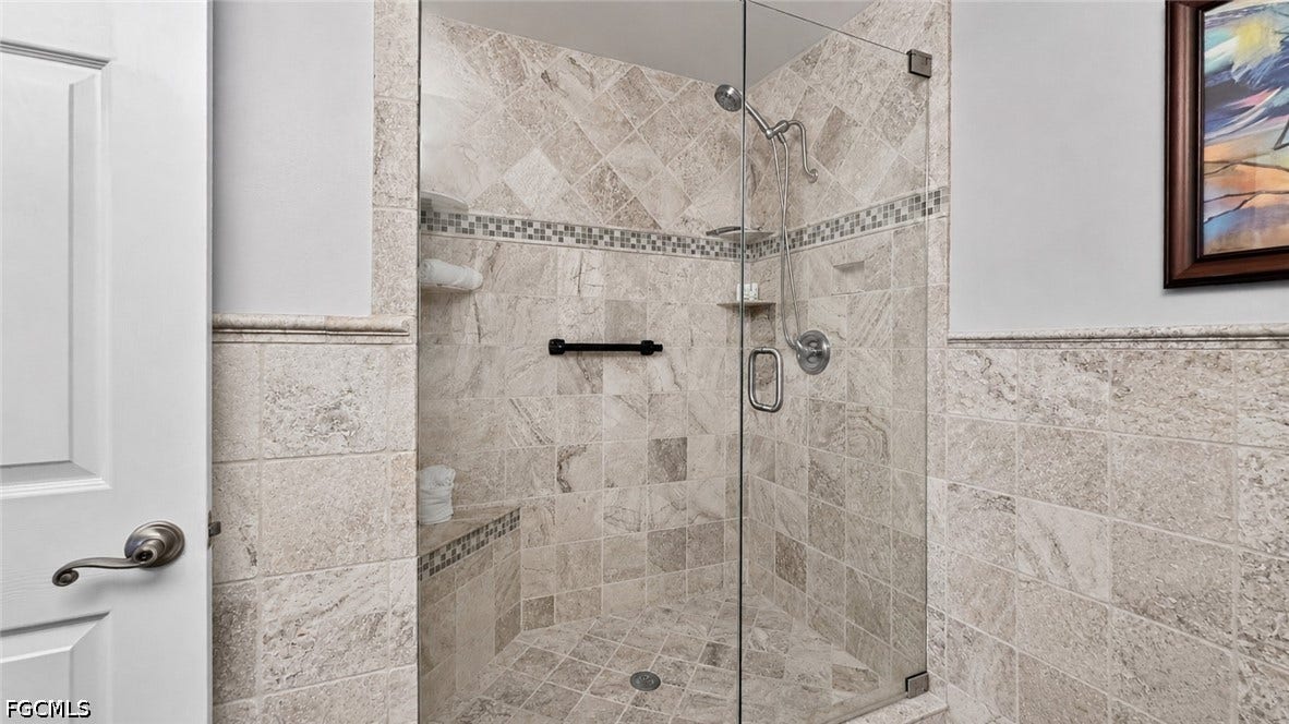 BLUE BAYOU B:  PRIMARY SUITE UPDATED SHOWER