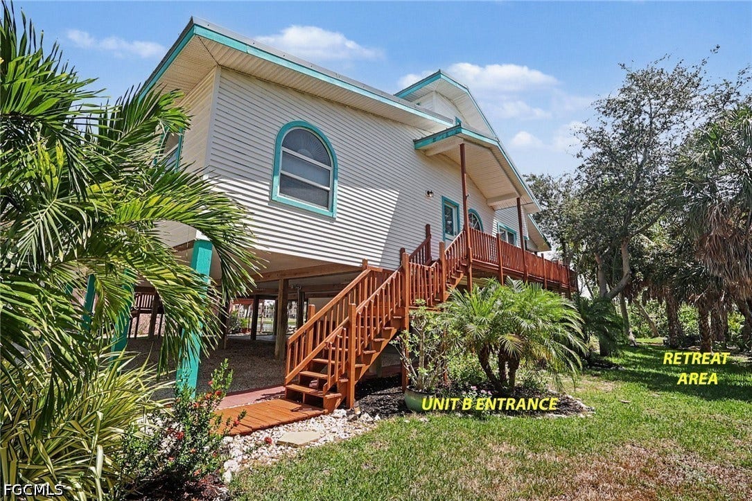 BLUE BAYOU B:  ENTRANCE.  EXPANSIVE PORCH.