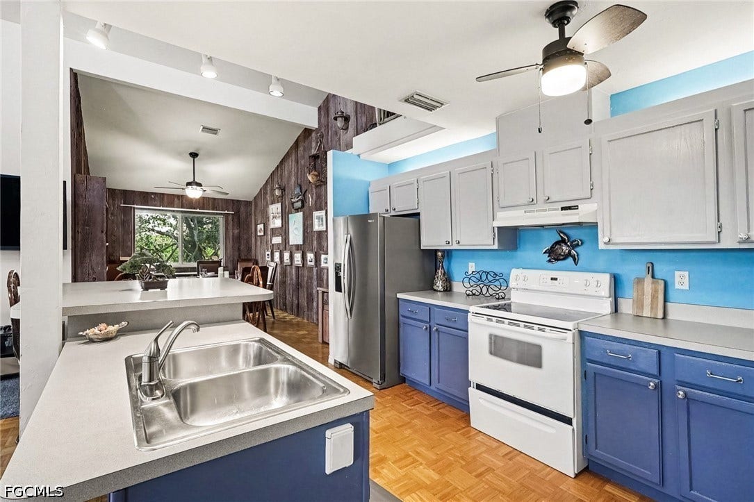 BLUE BAYOU A:  KITCHEN W/OVER CABINET LIGHTING.  BREAKFAST BAR.