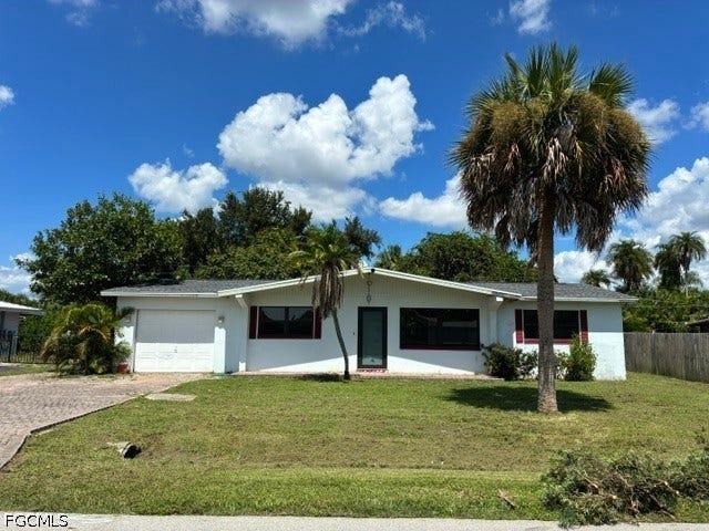 Property photo for 913 Entrada Drive N, Fort Myers, FL