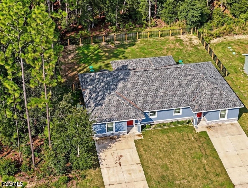 9342/9344 N Peachtree Way, Citrus Springs, FL 34434 Duplex structure with blue siding and individual red entry doors