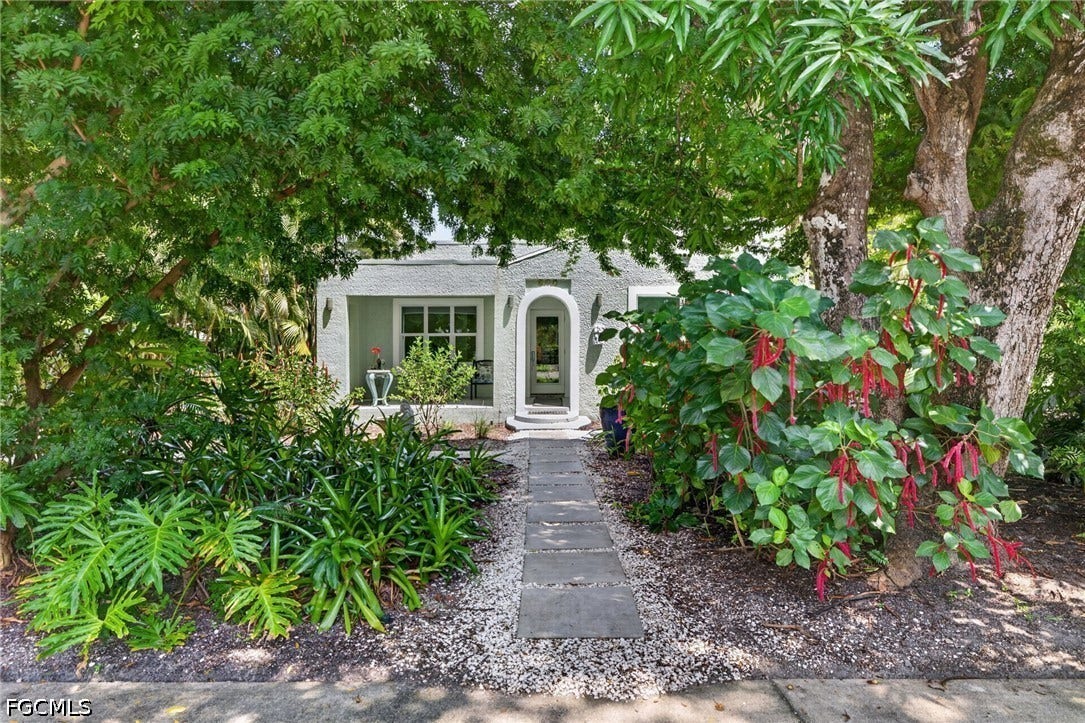 817/825 Julia Street, Fort Myers, FL 33916 817/825 Julia Street, Fort Myers, FL 33916