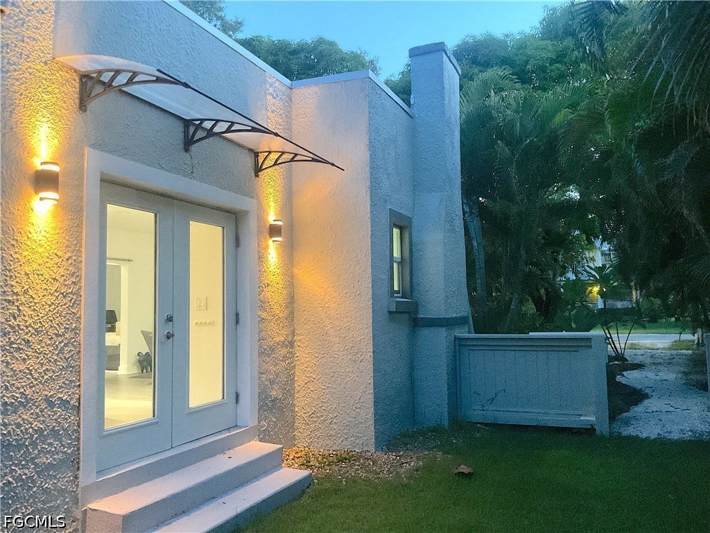 817/825 Julia Street, Fort Myers, FL 33916 817/825 Julia Street, Fort Myers, FL 33916