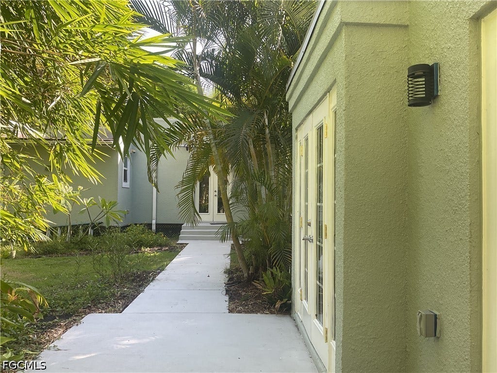 817/825 Julia Street, Fort Myers, FL 33916 817/825 Julia Street, Fort Myers, FL 33916