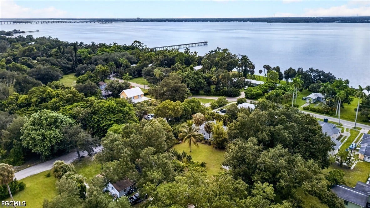 817/825 Julia Street, Fort Myers, FL 33916 817/825 Julia Street, Fort Myers, FL 33916