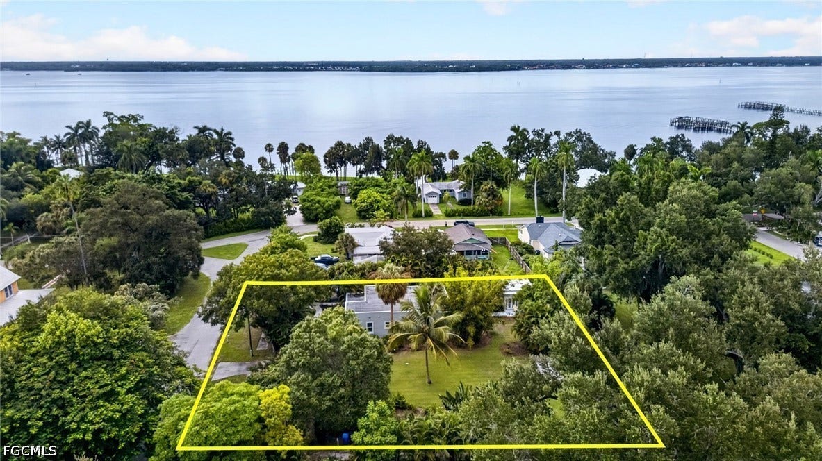 817/825 Julia Street, Fort Myers, FL 33916 817/825 Julia Street, Fort Myers, FL 33916