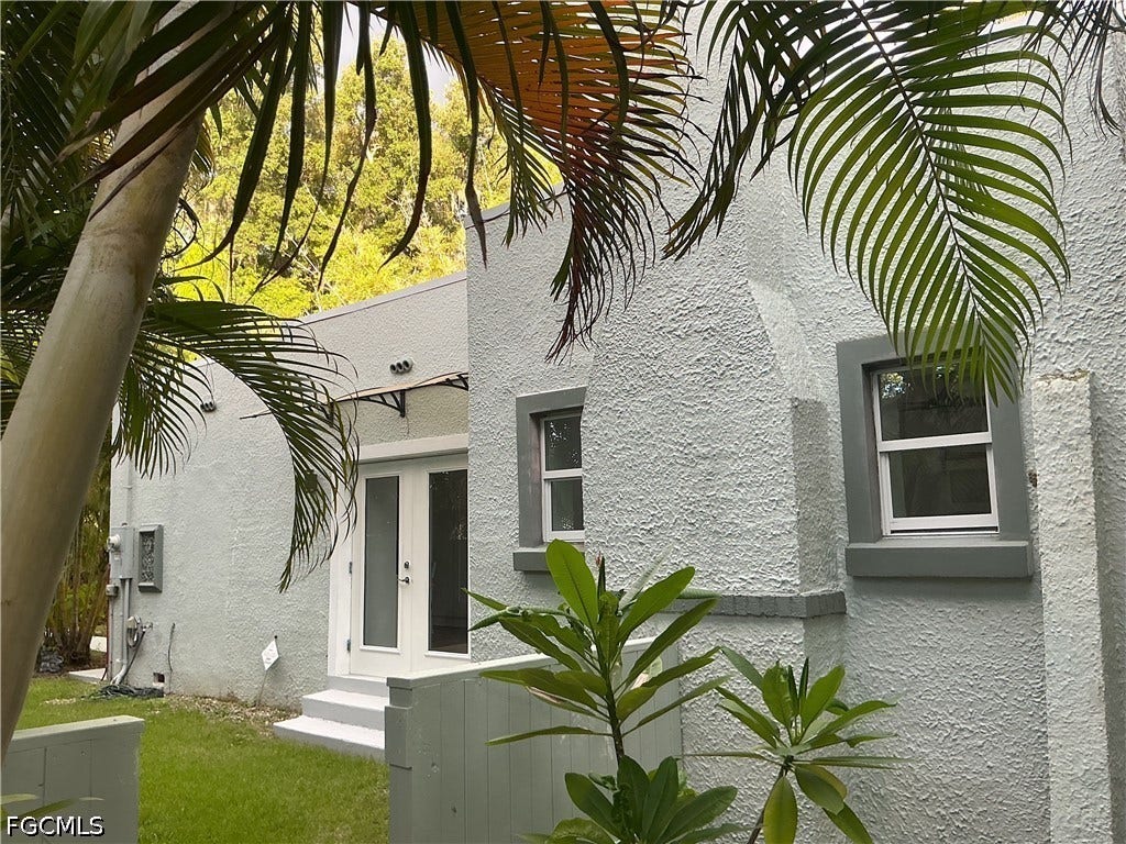 817/825 Julia Street, Fort Myers, FL 33916 817/825 Julia Street, Fort Myers, FL 33916