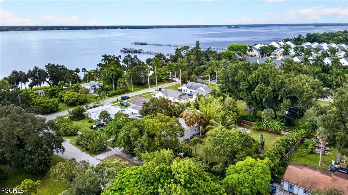 817/825 Julia Street, Fort Myers, FL 33916 817/825 Julia Street, Fort Myers, FL 33916