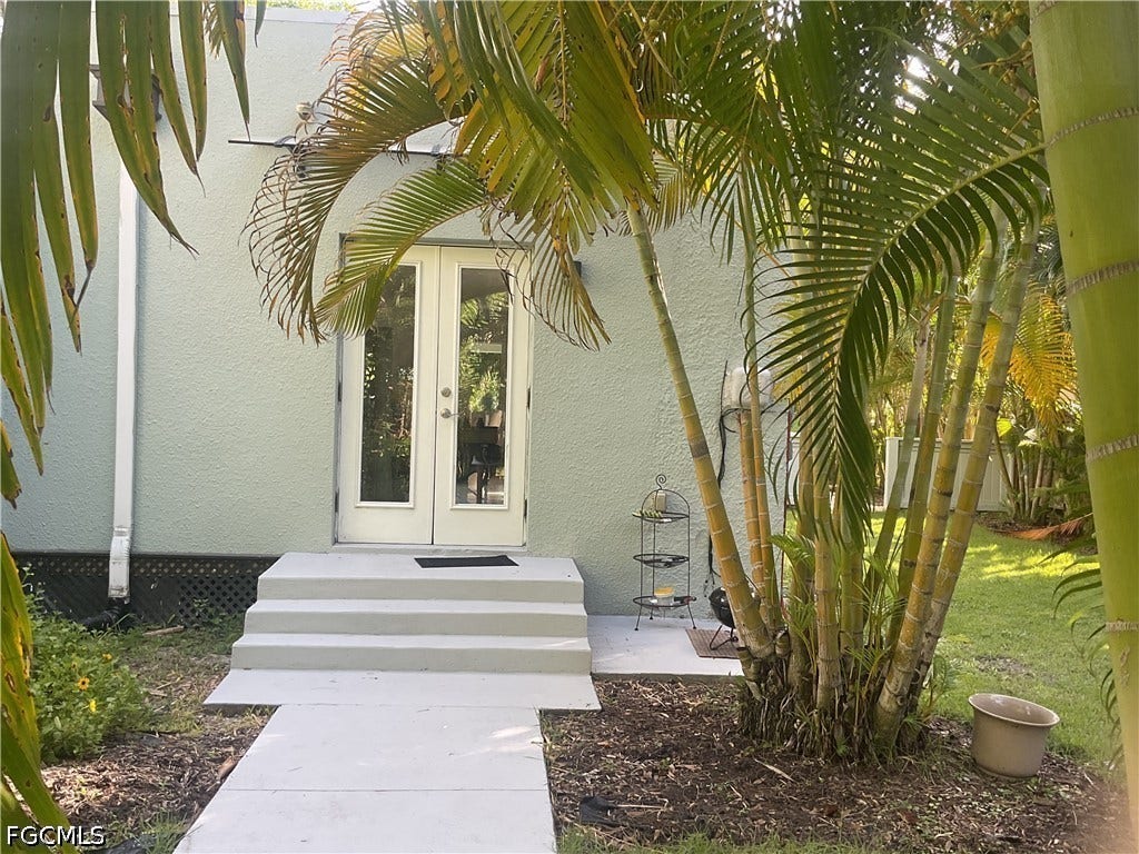 817/825 Julia Street, Fort Myers, FL 33916 817/825 Julia Street, Fort Myers, FL 33916