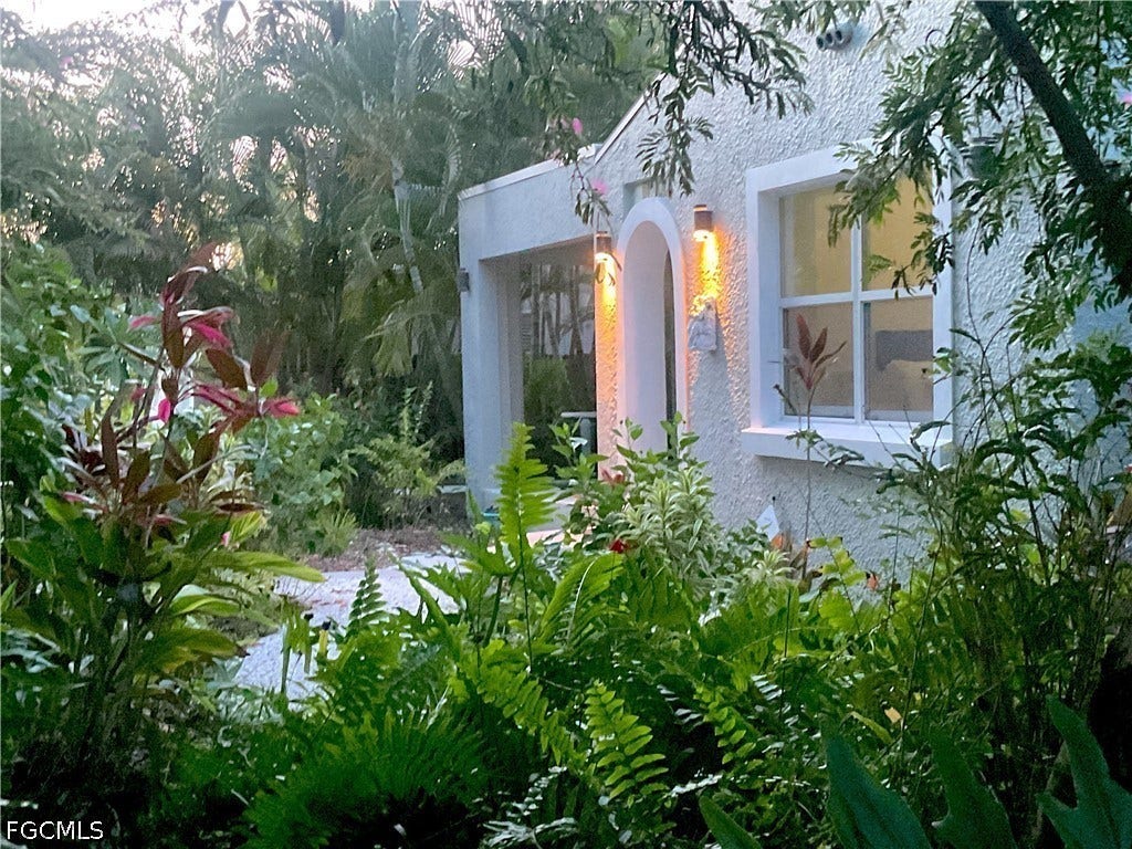 817/825 Julia Street, Fort Myers, FL 33916 817/825 Julia Street, Fort Myers, FL 33916