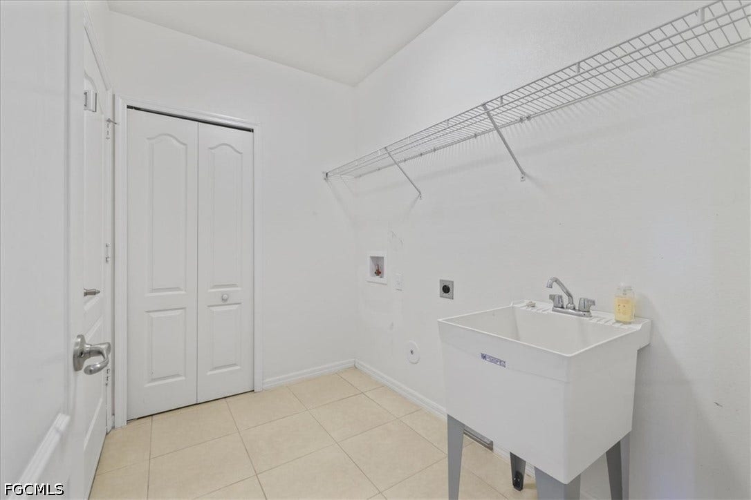 529 SW 26th Terrace, Cape Coral, FL 33914 529 SW 26th Terrace, Cape Coral, FL 33914