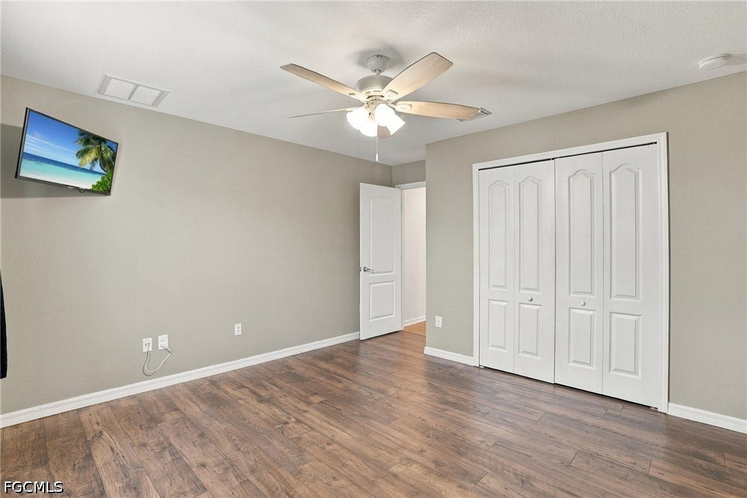 2446 Heydon Circle E, Naples, FL 34120