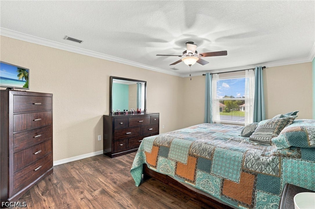 2446 Heydon Circle E, Naples, FL 34120